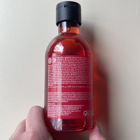The Body Shop Strawberry Shower Gel 250 ml - Picture 2 of 4